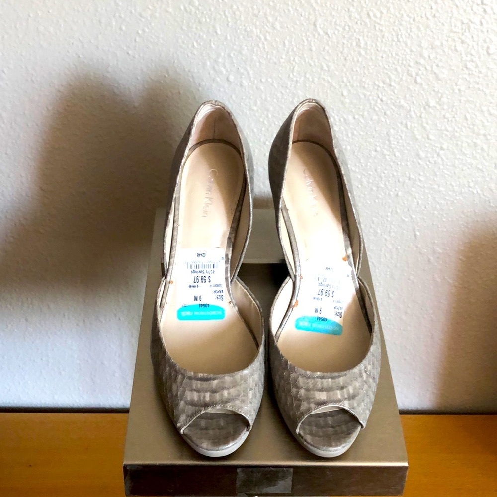 Calvin Klein women’s snake skin printed leather wedge pumps, size 9M